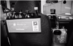 杭州“车载便利店”兴起 出租车里卖零食扫码支